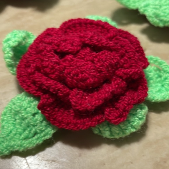 Crochet rose napkin rings - Picture 4 of 4